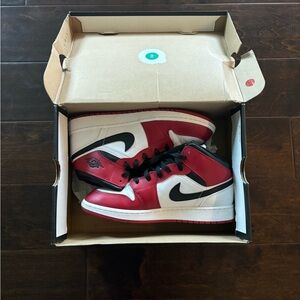 Jordan 1 Mid Chicago Toe